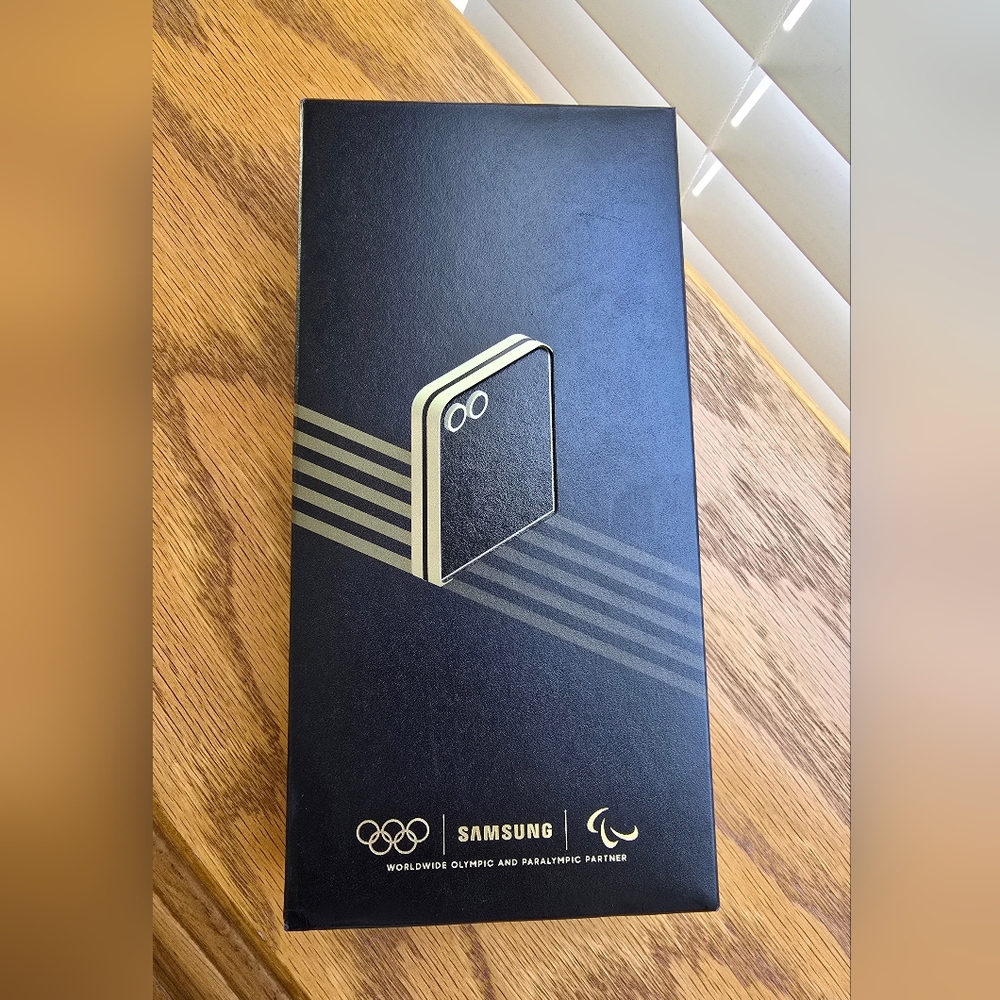 Samsung Galaxy Z Flip 6 Exclusive Olympic Edition - 512GB